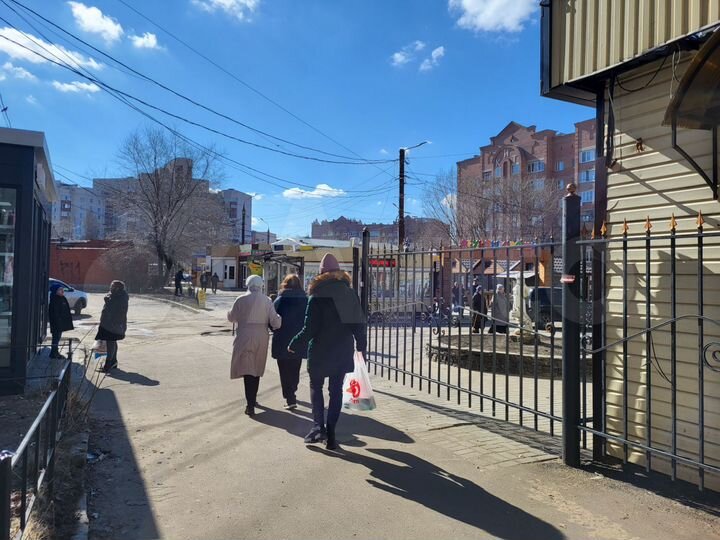 Торговое на входе в рынок Невский