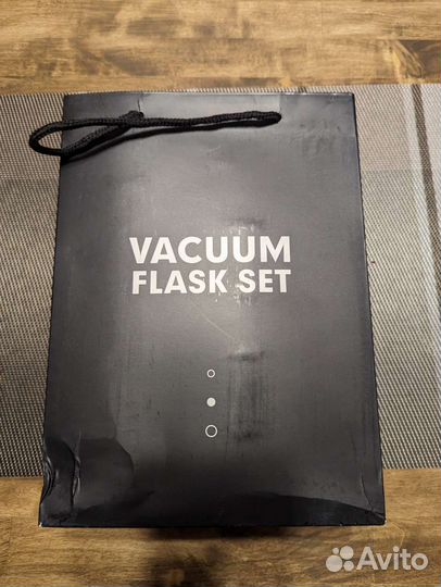 Термос новый с кружками