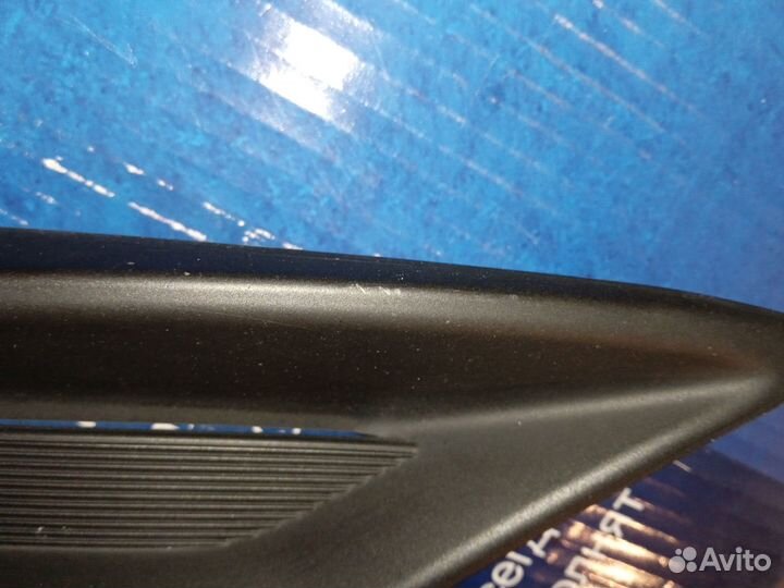 Накладка бампера передняя правая Lexus Rx350-450