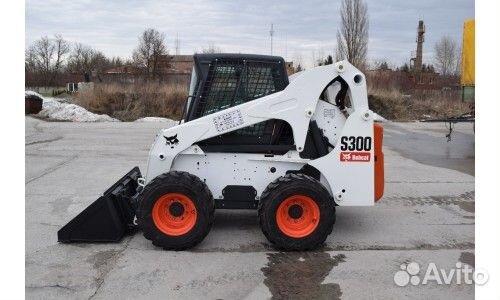Машинист погрузчика Bobcat S300