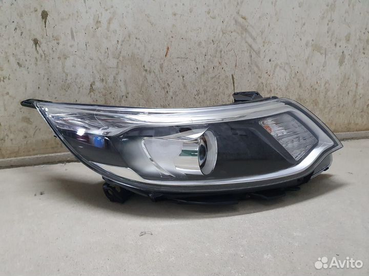 Фара передняя правая на Kia Rio 3 рест линза