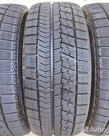 Bridgestone Blizzak VRX 215/55 R17 98H