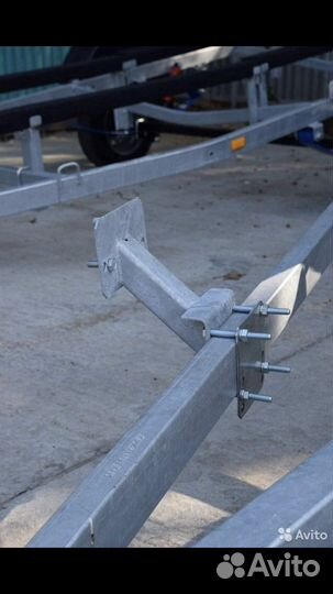 Для легкового прицепа кронштейн запаски штатный