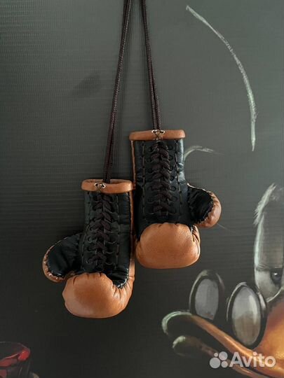 Четки-перчатки в машину из кожи разные цвета