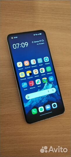 Телефон realme 8