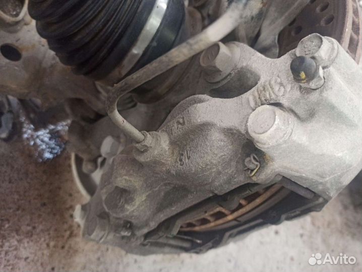 Тормозной суппорт передний правый Тойота Хайлюкс 8