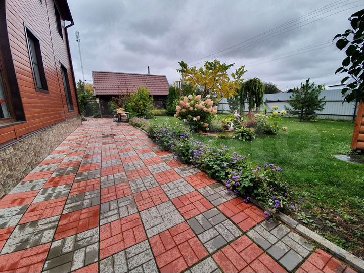 Коттедж 200 м² на участке 8 сот.