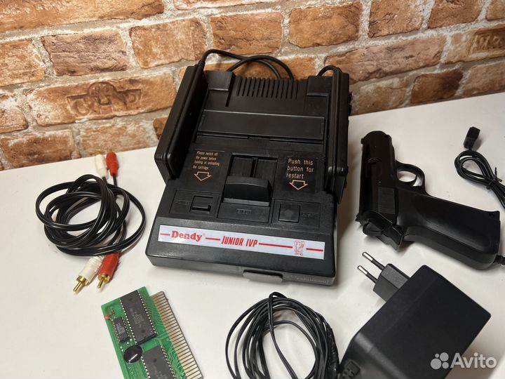 Старая игровая приставка Dendy Junior IVP Steepler