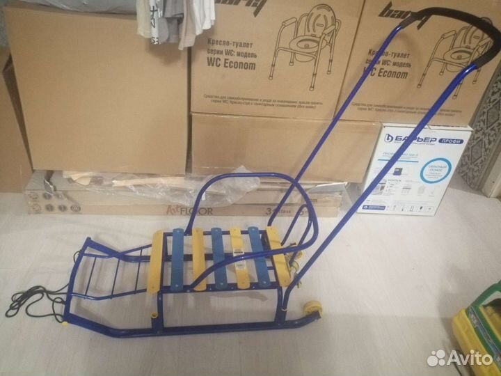 Санки с колесами и родительской ручкой