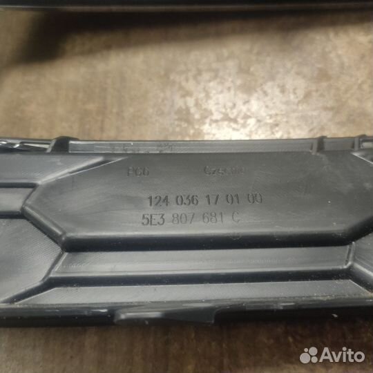 Решетка пер лев хром Skoda Octavia A8 Ориг