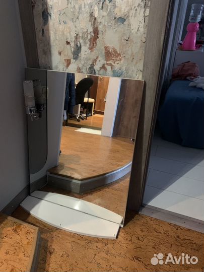 Зеркало с подсветкой и полочкой для ванной