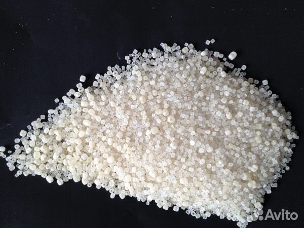 Аммиачная селитра биг бегах 540 кг. Селитра аммиачная минудобрения. Минеральные удобрения аммиачная селитра. Аммиачная селитра азот. Гранулы аммиачной селитры.