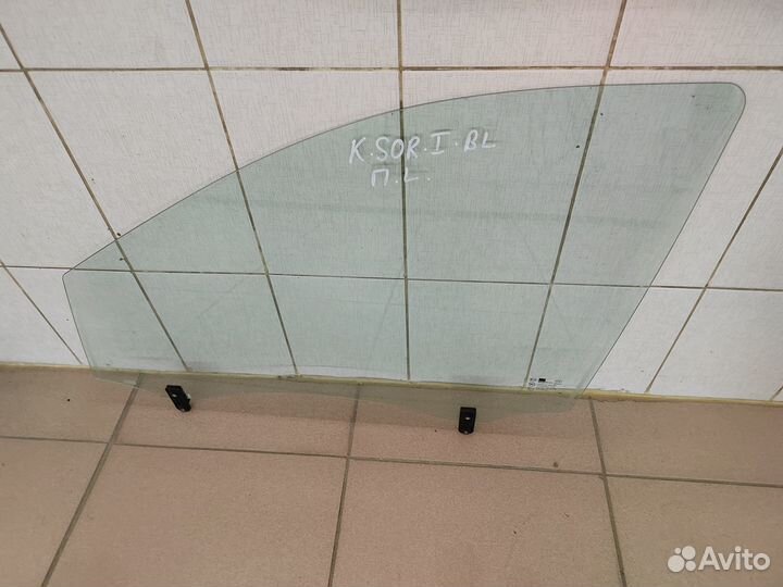 Стекло переднее левое Kia Sorentо 1 вl