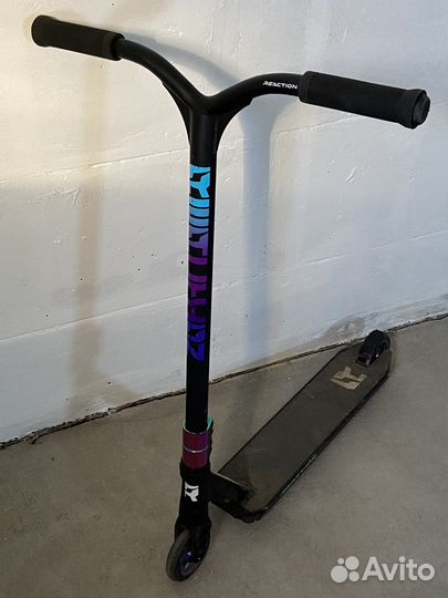 Трюковой самокат Reaction