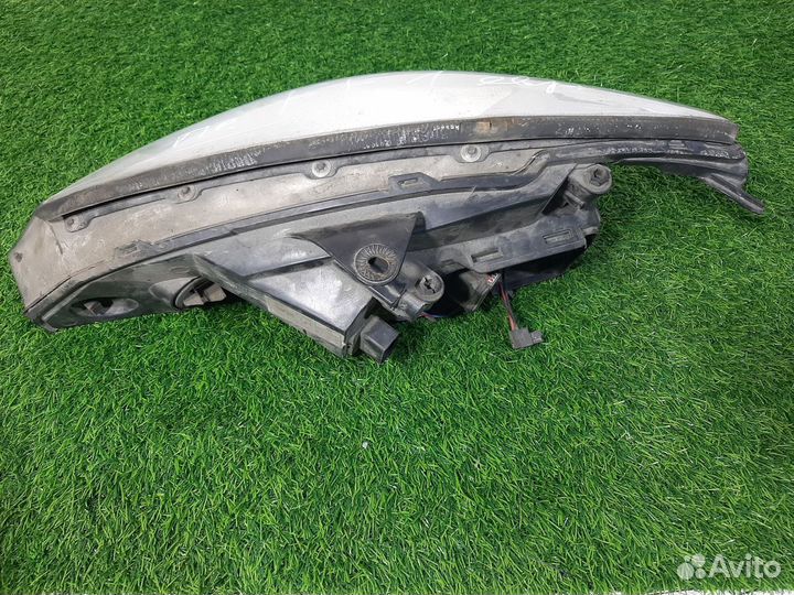 В наличии: Фара правая на Ford Focus 1