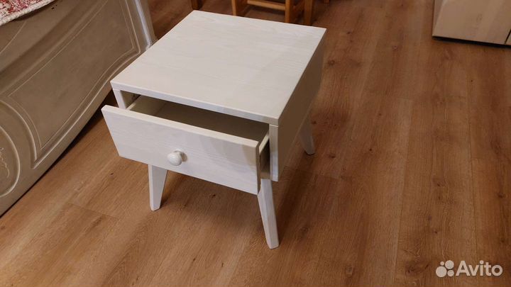 Тумба прикроватная
