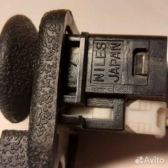 Выключатель в дверь Nissan