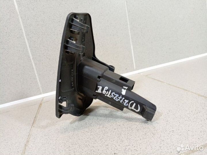 Кронштейн форсунки омывателя фары Volkswagen