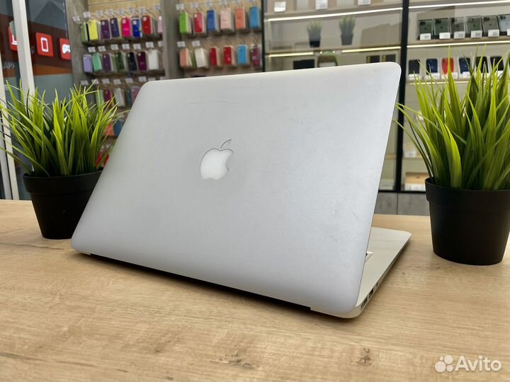 Apple MacBook Air 13 Early 2015 A1466