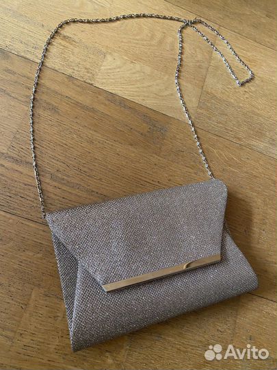 Клатч золотистый на цепочке