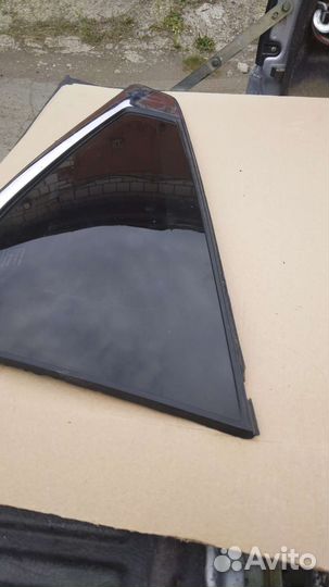 Стекло глухое Mitsubishi Pajero sport 3