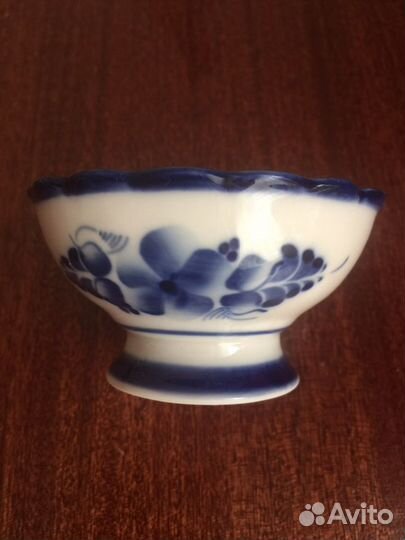 Посуда Гжель: солонка креманка вазочка