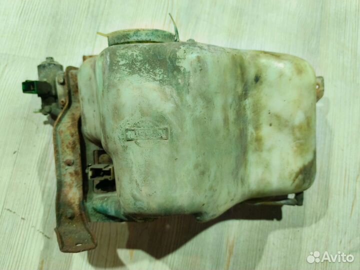 Бачок омывателя Nissan Terrano D21