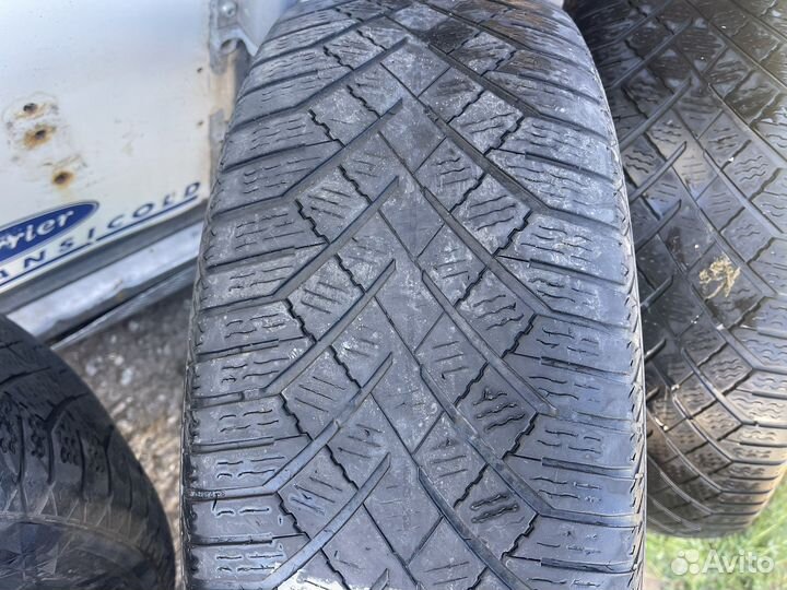 Continental ContiVikingContact 7 215/65 R17