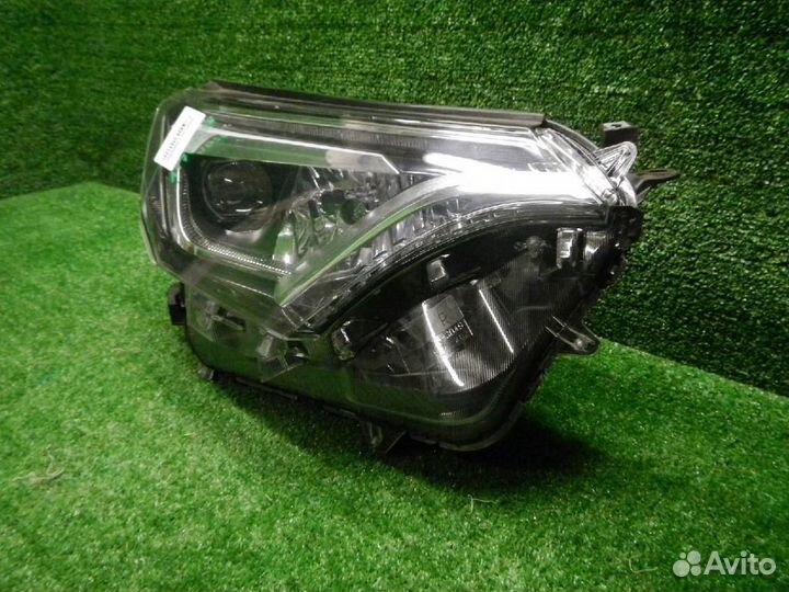 Фара правая Toyota RAV4