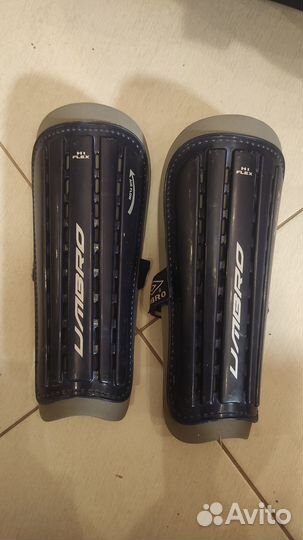 Футбольные щитки Umbro