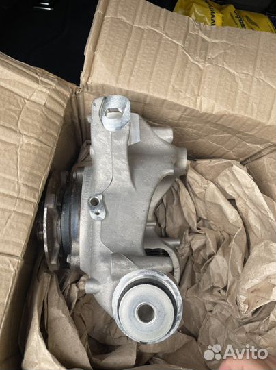 Задний левый кулак в сборе. Audi a8 d4. 4h0505431d