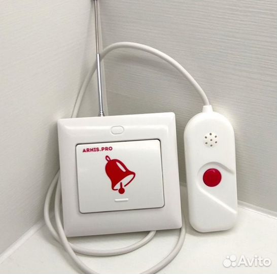 Кнопка вызова персонала с выносной кнопкой в руку