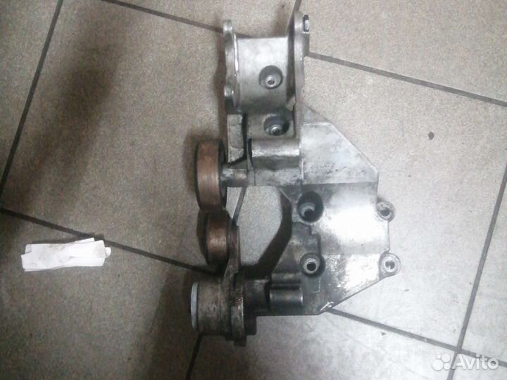 Кронштейн ролика натяжителя Hyundai / Kia D4HB