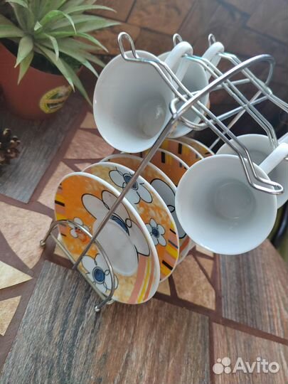 Кофейный сервиз на подставке. Неполный