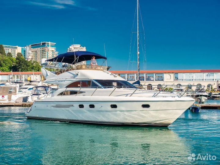 Аренда VIP яхты для большой компании в Сочи