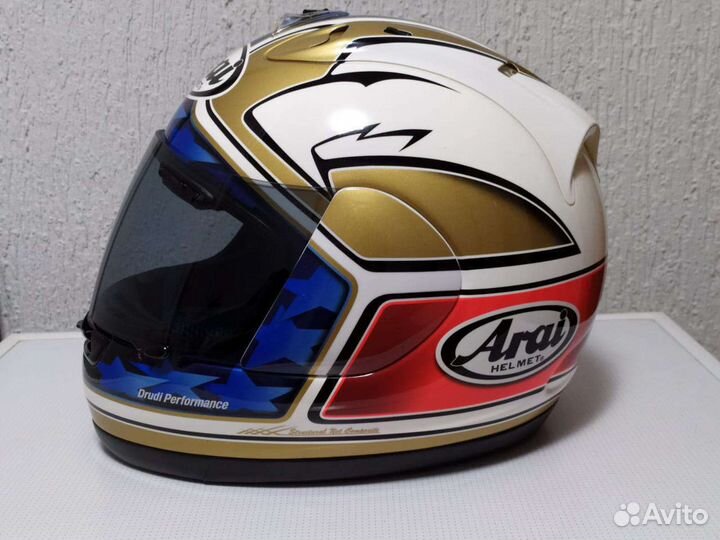 Спортивный мотошлем Arai