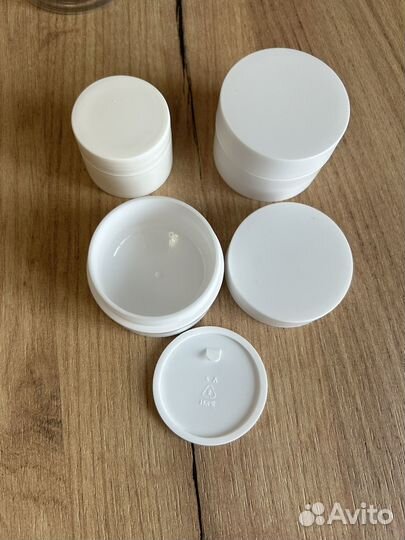 Баночка 30 и 10 мл с вкладышем для косметики