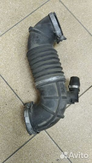 Патрубок дроссельной заслонки Volvo S40 I