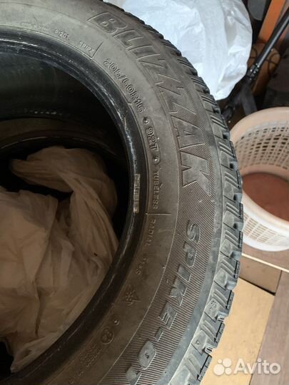 Bridgestone Blizzak Spike-01 205/60 R16