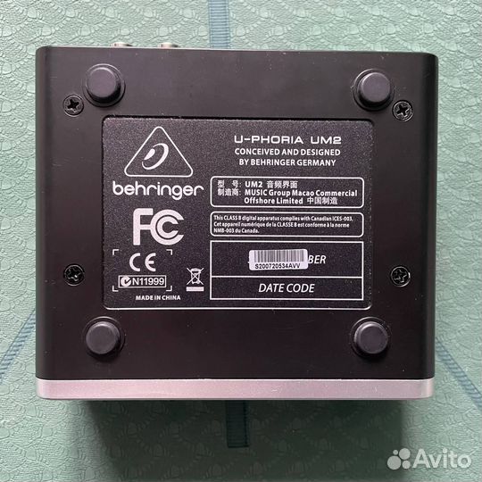 Звуковая карта Behringer UM2