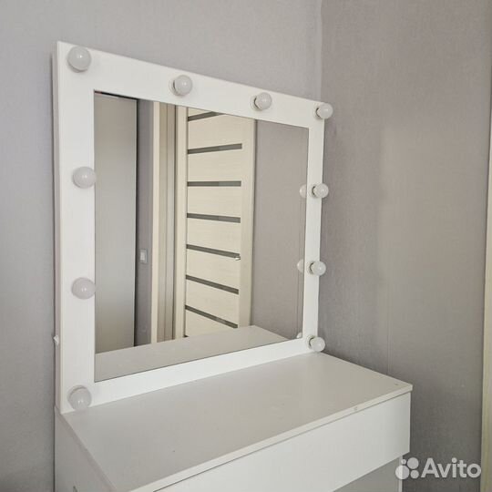 Туалетный столик