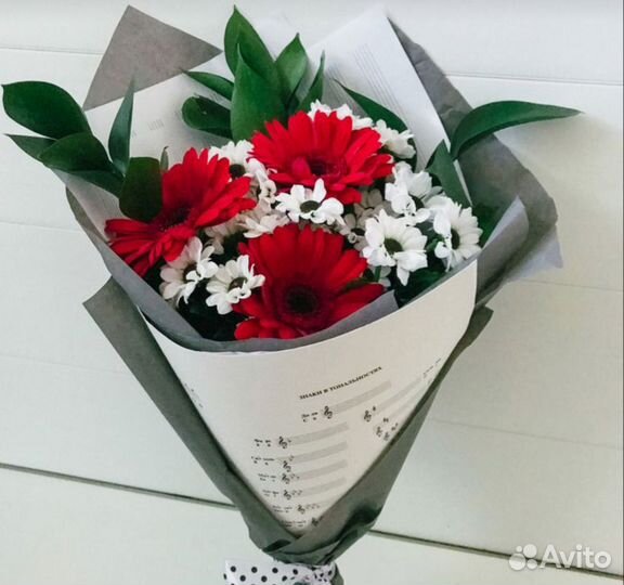 Букет цветов из роз, эустомы, хризантемы