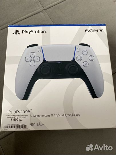 PlayStation 5 с двумя геймпадами