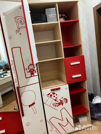 Детский шкаф для одежды,стол