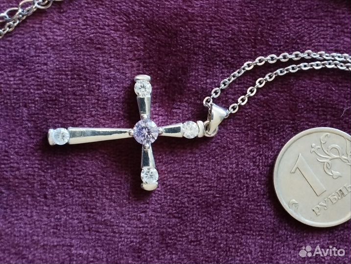 Декоративный крестик с цепочкой