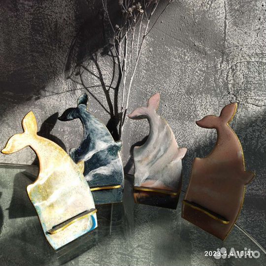 Подставка для телефона из дерева и смолы