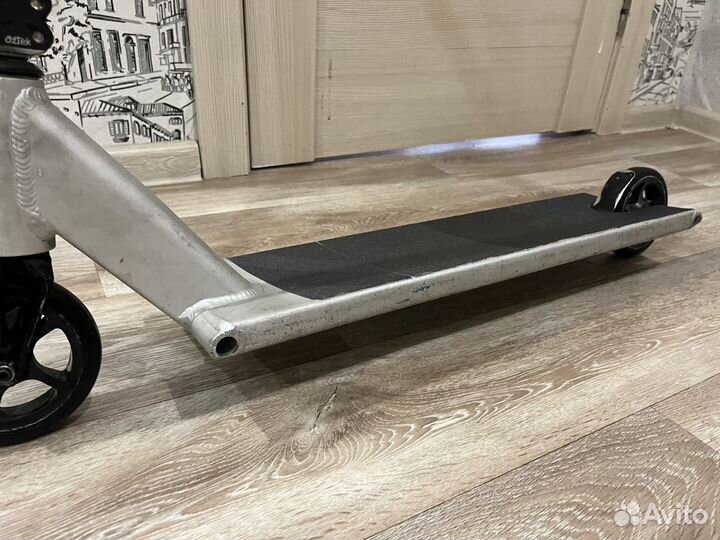 Дека для трюкового самоката зарезервирована