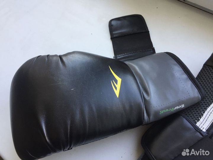 Боксерские перчатки 12 oz everlast