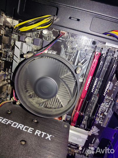 Материнская плата с процессором и памятью