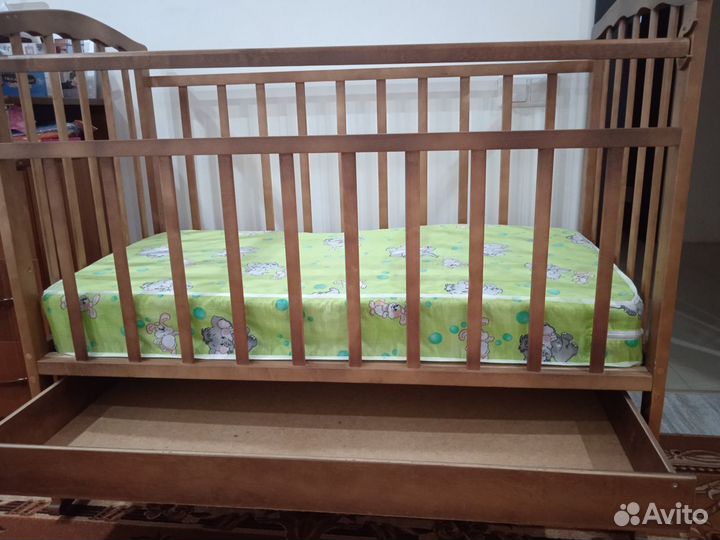Детская кроватка